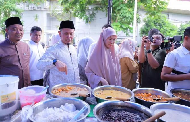 Wako Agung Borong Takjil, Pastikan Pasar Ramadan Aman